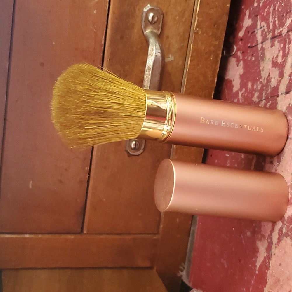 Bare Escentuals Retractable Face Application Brush. AG